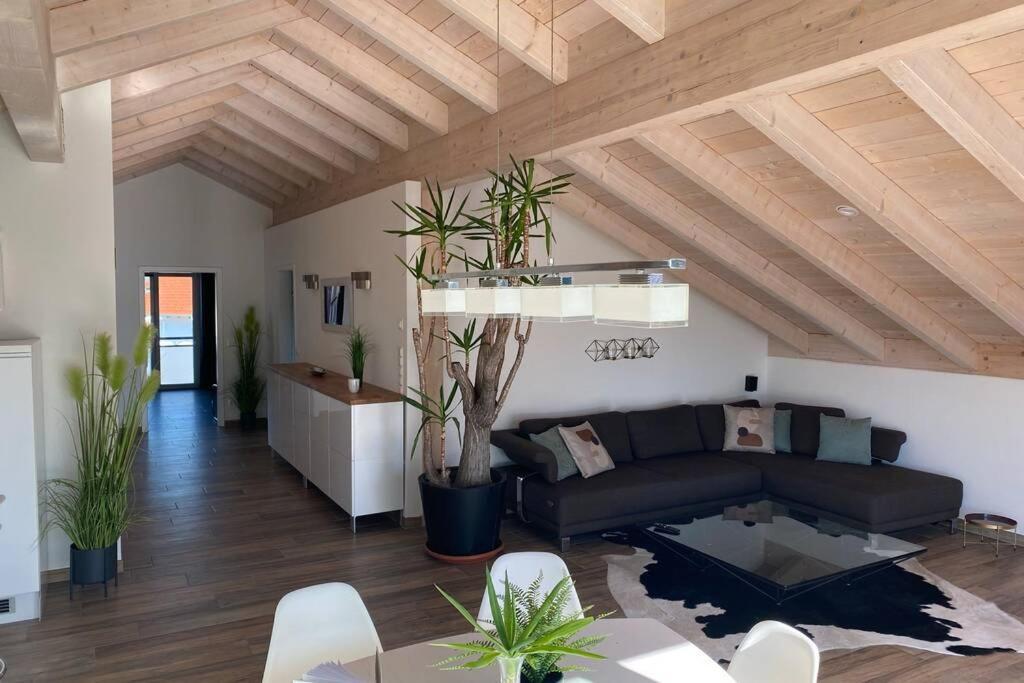 Lichtdurchflutete Wohnung Mit Grosser Dachterrasse Bruckmühl Exterior foto
